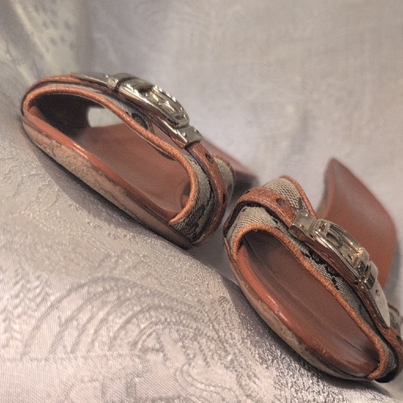 Gucci Women's Brown and Tan Kitten Heel Slides - Picture 11 of 13